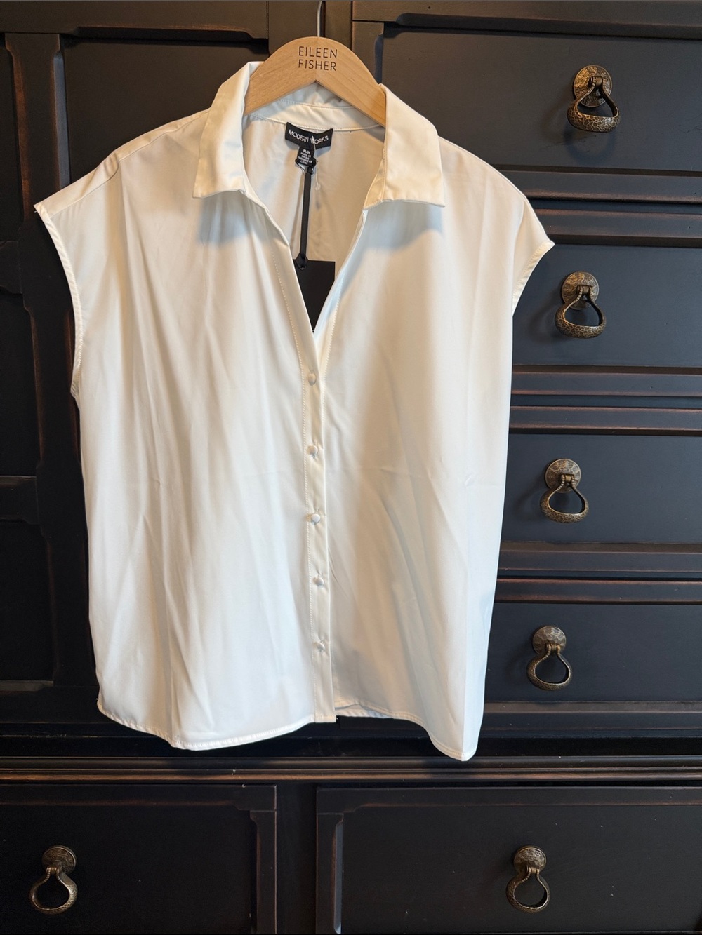 Vince White Sleeveless Button-Front Blouse